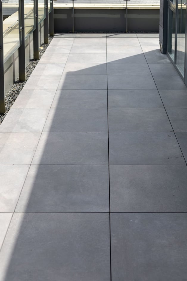 external-terrace-with-porcelain-tiles-2