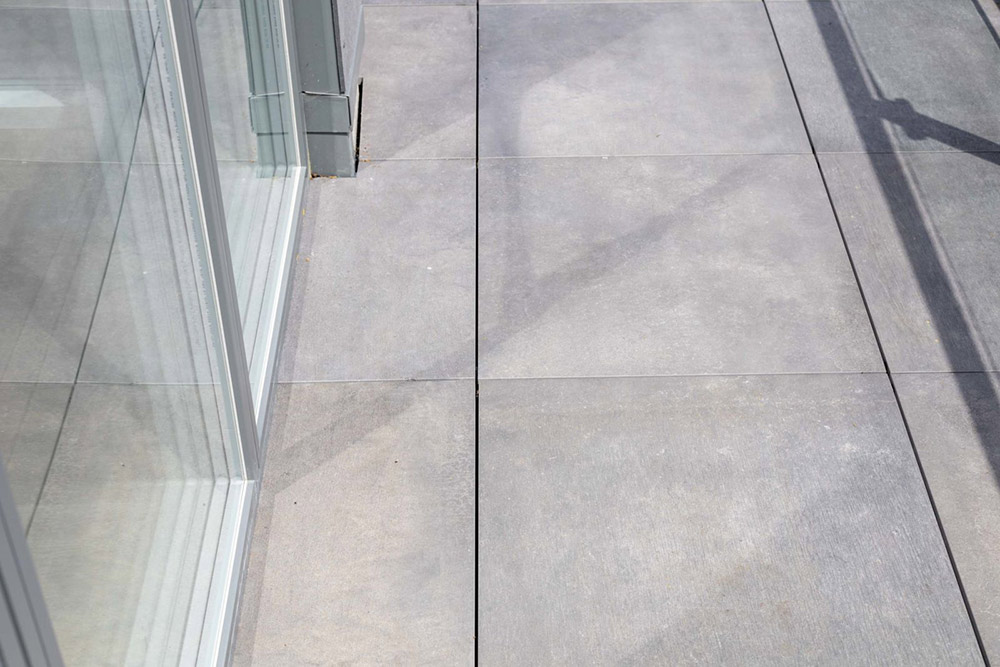 external-terrace-with-porcelain-tiles