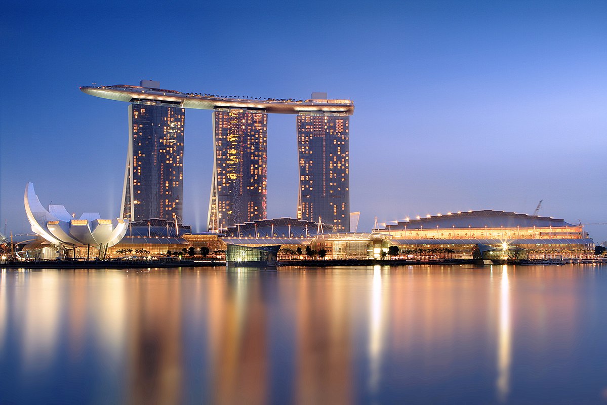1200px-Marina_Bay_Sands_in_the_evening_-_20101120-1