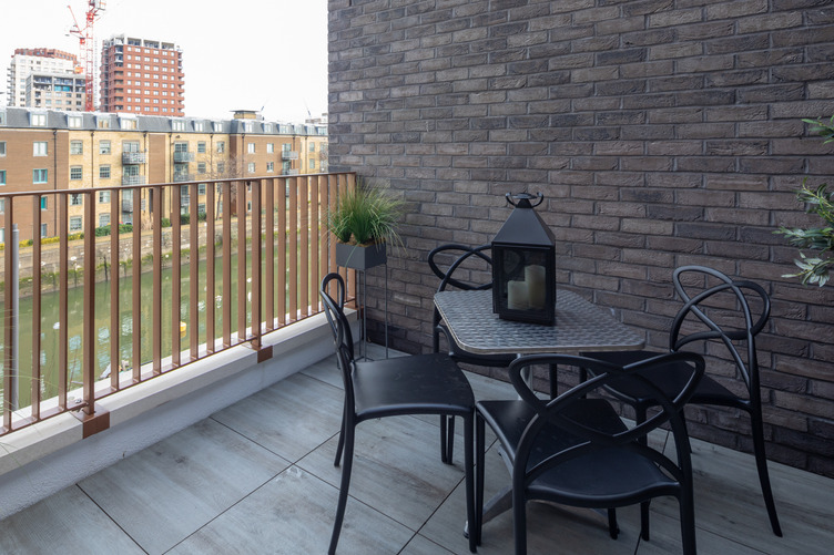 Fresh Wharf balcony